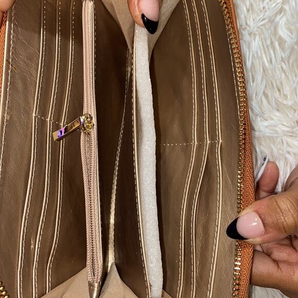 Saddle Tan Anne Klein Wristlet - NWOT - Picture 6 of 6